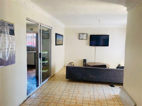 3 Bedroom Property for Sale in Sabata Dalindyebo Square Western Cape
